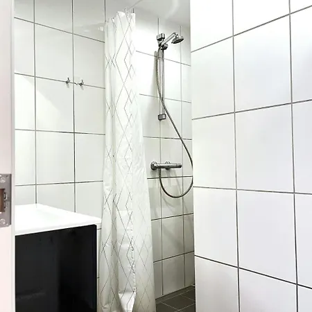 And Spacious For 8 In Vestbyen Aalborg