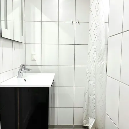 Lejlighed And Spacious For 8 In Vestbyen *