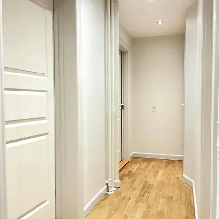 And Spacious For 8 In Vestbyen Ålborg