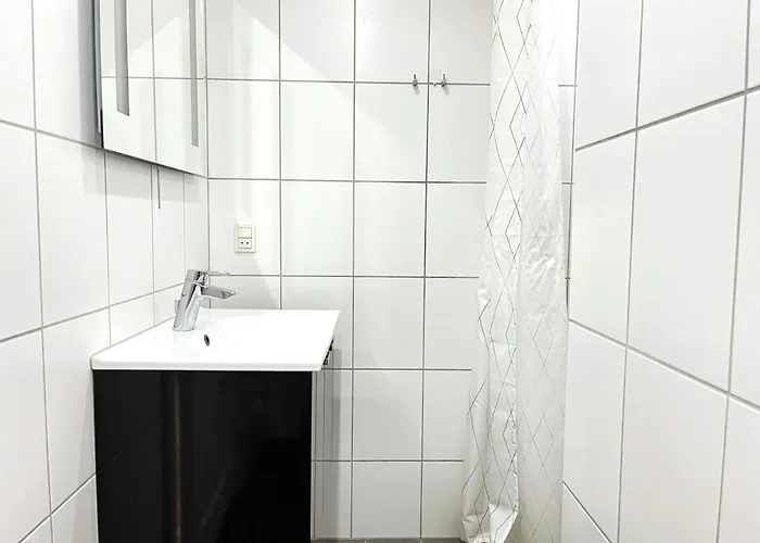 Apartment And Spacious For 8 In Vestbyen *