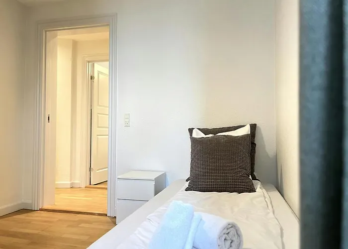 And Spacious For 8 In Vestbyen Lägenhet Ålborg