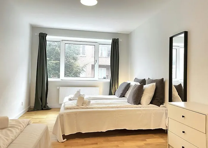 And Spacious For 8 In Vestbyen Lägenhet *