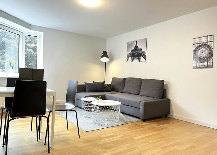 And Spacious For 8 In Vestbyen Ålborg